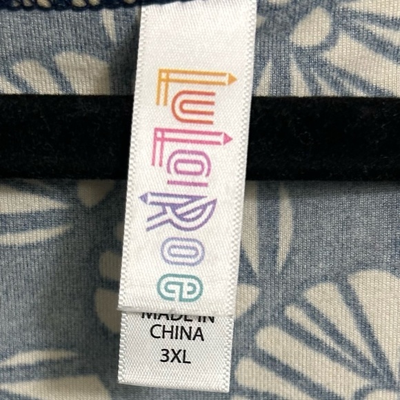 Lularoe Classic T Shirt Large Clam Shells Soft Navy Blue Legging Material Sz 3XL - Picture 5 of 6